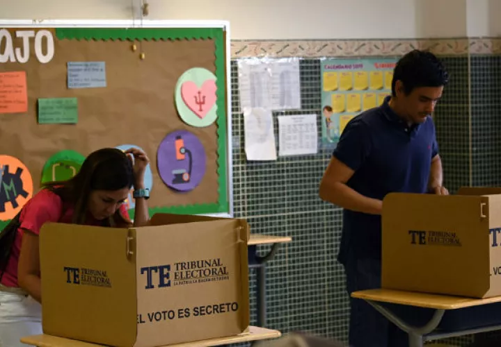 Casi 2 millones de dólares en multas deberán pagar candidatos que no entregaron informe. Foto: Redes sociales.