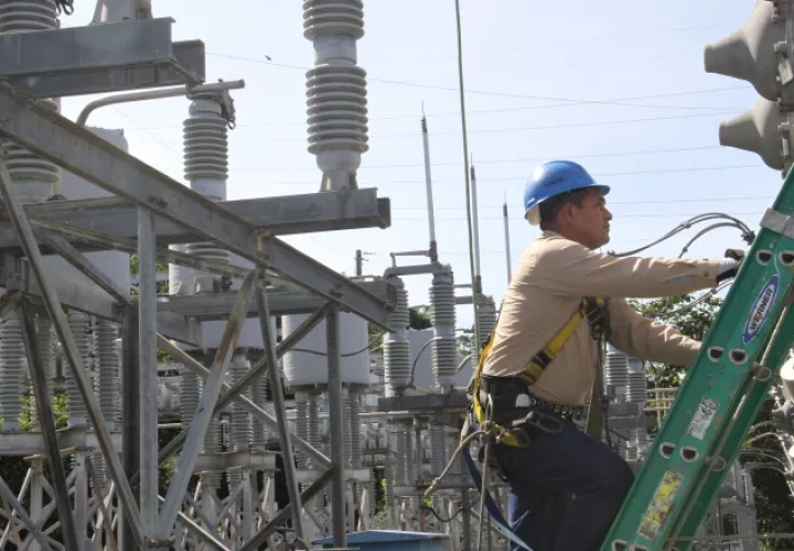 La tarifa eléctrica subiría para los que consumen más de 300 kWh. Archivo