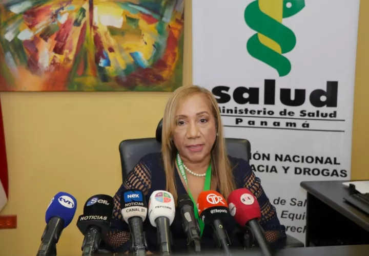 La directora nacional de Farmacia y Drogas del Minsa, Elvia Lau, hizo el anuncio sobre el retiro del mercado nacional de todos los medicamentos con contenido de ranitidina.
