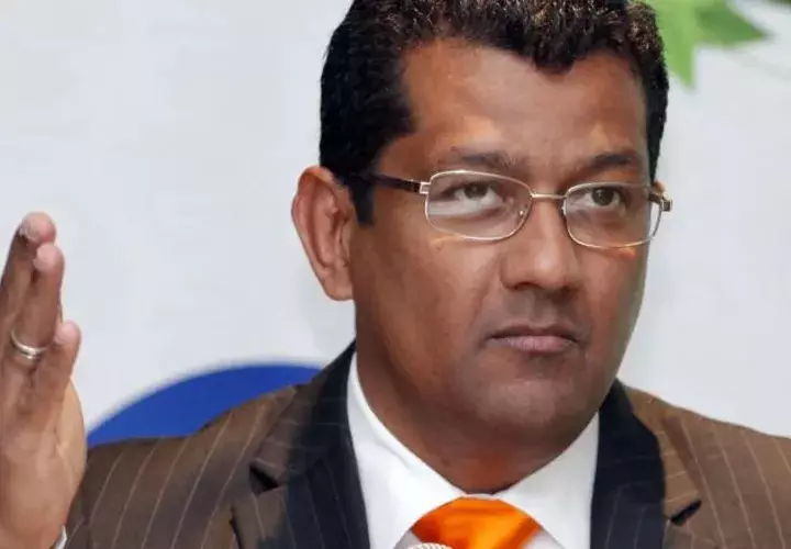 Ministro Emilio Sempris alega que solo se harán 'mejoras' a la actual pista. Archivo