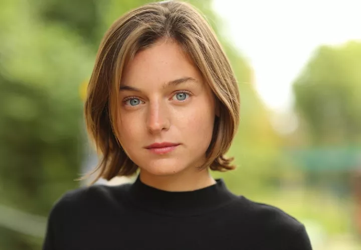 Emma Corrin.  Foto: https://www.trendencias.com