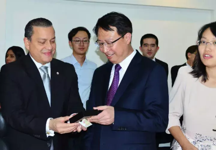 Una nutrida delegación de China encabezada por el Vice – Gobernador de Jiangsu -  China, Sr. Guo Yuanqiang, visitó la Zona Libre de Colón.