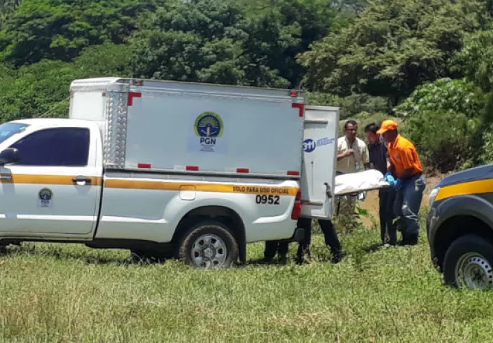 El cadáver fue trasladado a la Morgue Judicial de Aguadulce. Foto: Thays Domínguez. 