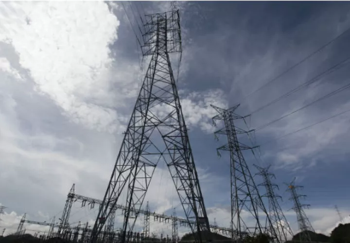Los panameños se quejan a diario de los altos costos de la energía. Archivo