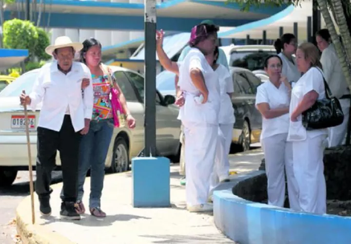 Tanto las autoridades como empleadas están para ayudar al pueblo. Foto: Panamá América