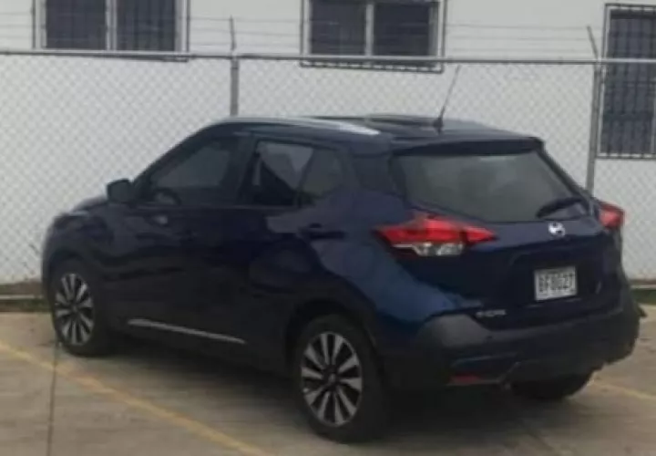 Las autoridades buscan el auto de Francisco Trejos, una camioneta azul oscura, con matrícula BF8027. 