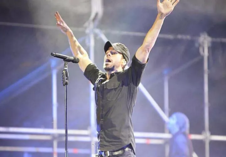 Enrique Iglesias. 