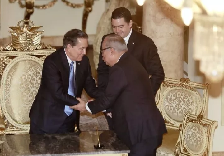 Enrique Lau Cortés asumió el cargo como director de la CSS, en acto celebrado en la Presidencia. 