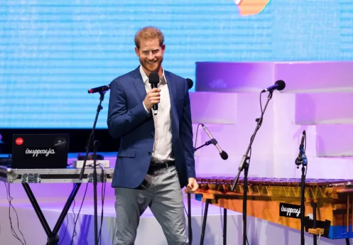 Los miembros del grupo extremista, difundieron imágenes que sugerían que el duque de Sussex era un "traidor racial" por haberse casado con Meghan Markle. FOTO/EFE