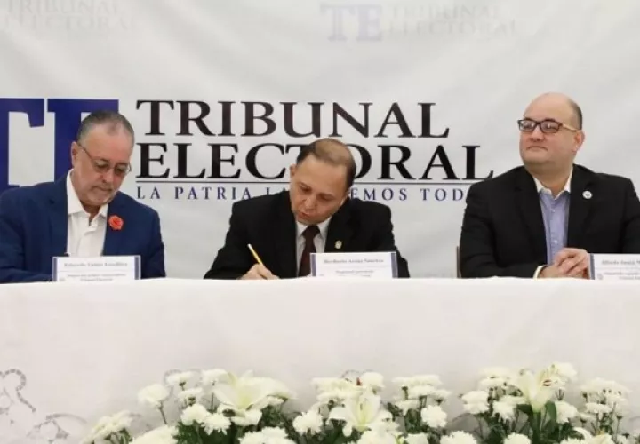 La ceremonia de entrega de credenciales se dio en la sede principal del Tribunal Electoral.