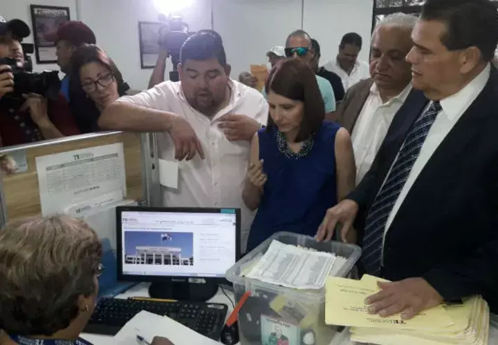 Ricardo Martinelli ya tenía asegurada su candidatura por la vía independiente. Foto/Archivos