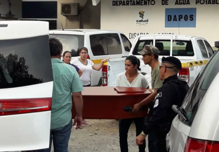  Los cuerpos fueron retirados pasada las 5:00 de la tarde de este martes. Foto: Mayra Madrid. 