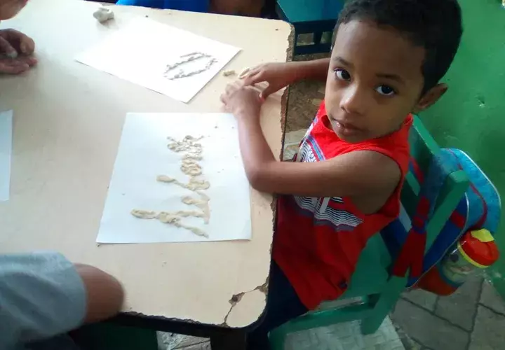 Educadores que solo reciben 220 dólares al mes llevan siete meses sin cobrar. Foto: Cortesía.