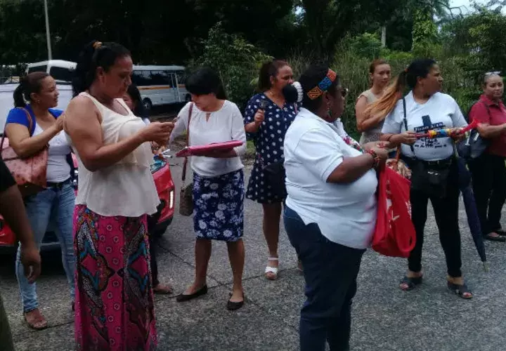 Educadores que solo reciben 220 dólares al mes llevan siete meses sin cobrar. Foto: Cortesía.
