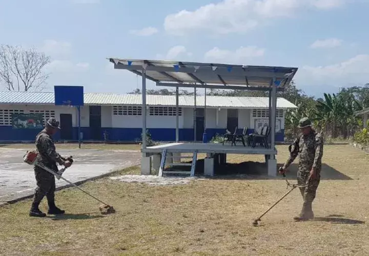 El apoyo para los trabajos estéticos y de limpieza ya comenzaron en algunas escuelas. Foto: Cortesía