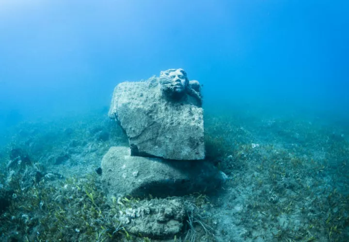 Proyecto “Casa de Peces” usa mármol tallado para disuadir la pesca de arrastre, que puede arruinar el lecho marino. Foto/ Gianni Cipriano para The New York Times.