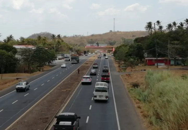  Con la ampliación a seis carriles de la Panamericana, no sólo se afectan viviendas, el centro de educación básico genera de Santa Cruz, deberá ser reubicado. Foto/Eric Montenegro