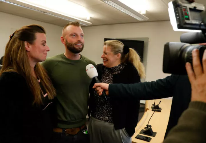 Joey Hoofdman (centro) fue uno de 56 niños nacidos de esperma de Jan Karbaat, experto holandés en fertilidad. Foto/ Bas Czerwinski/EPA, vÍa Shutterstock.