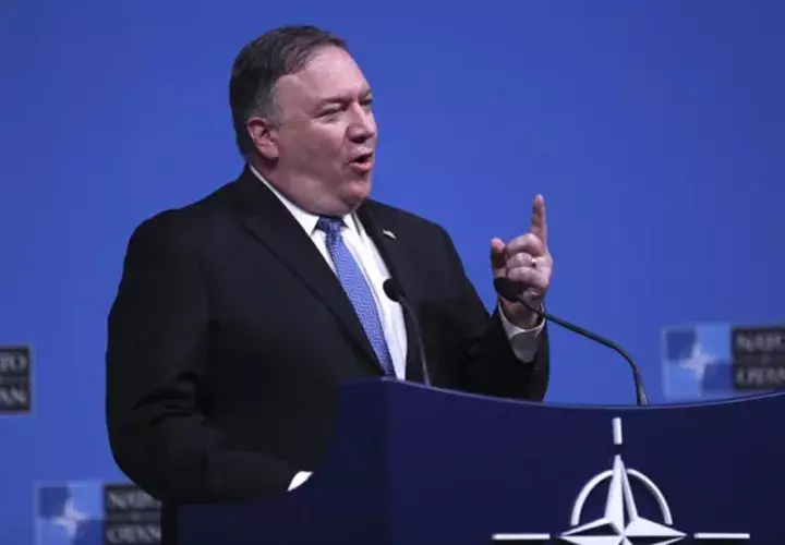 El secretario de Estado de Estados Unidos. Mike Pompeo, habla durante una conferencia de prensa después de una reunión de ministros de Relaciones Exteriores de la OTAN. FOTO/AP