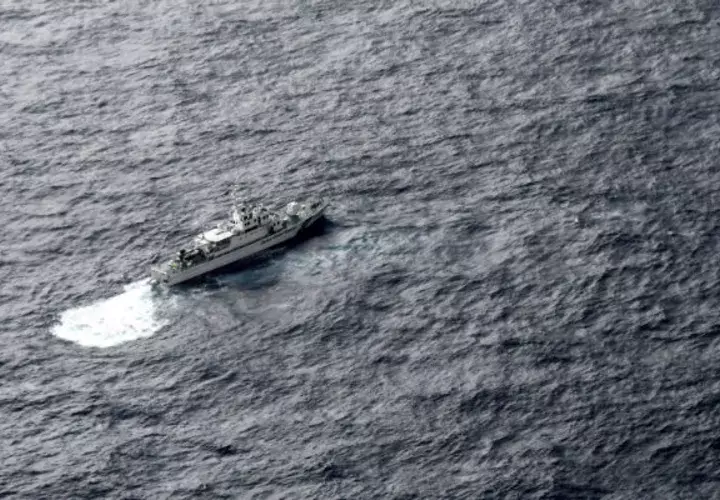 El barco de la Guardia Costera de Japón en el mar durante la operación de búsqueda. AP 