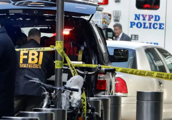 Un escuadrón de bombardeos de la policía fue enviado a las oficinas de CNN en la ciudad de Nueva York. AP