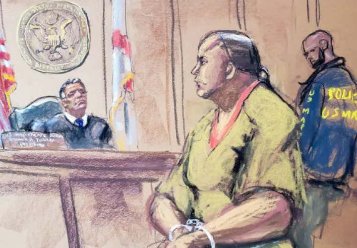 Reproducción fotográfica de un dibujo realizado por la artista Jane Rosenberg donde aparece Cesar Sayoc, presunto autor del envío de al menos 13 paquetes sospechosos a destacadas figuras demócratas. EFE