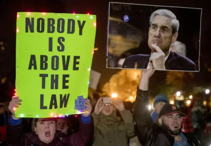 Manifestantes en Washington piden se continúen investigaciones. Foto: AP.