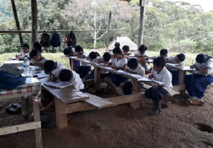 Los problemas sociales y familiares se ven reflejados en el rendimiento académico de los estudiantes y su desarrollo congnitivo. Foto de archivo