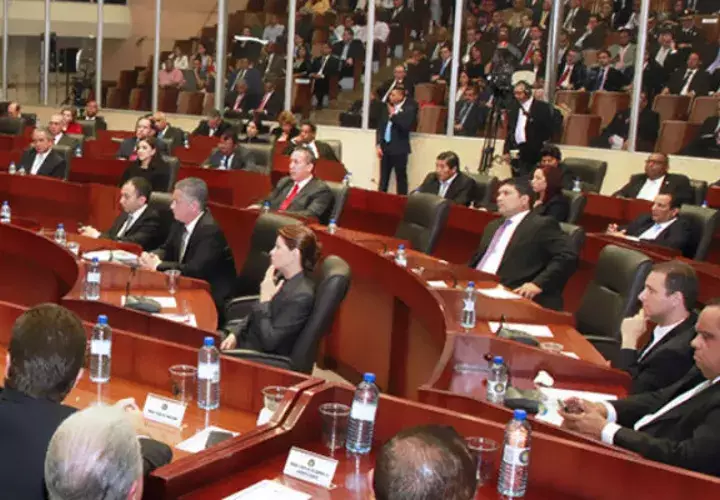 Los diputados cuestionaron duramente a los representantes del Ejecutivo.