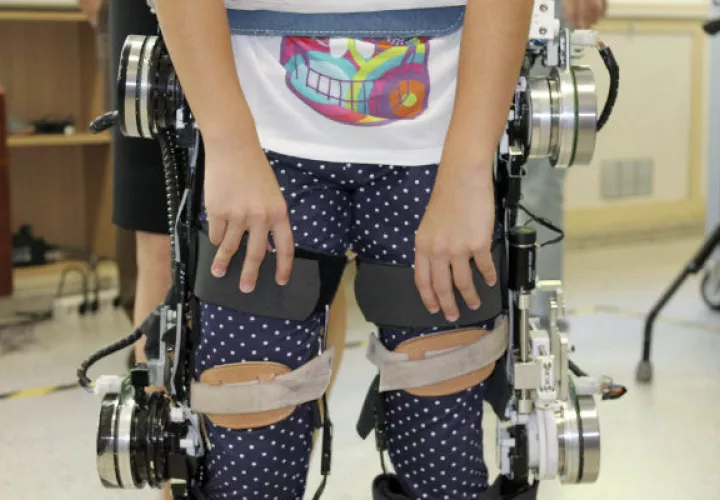 El exoesqueleto controlado por las señales procedentes del cerebro. Foto: EFE