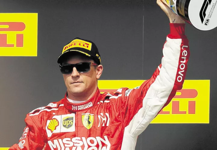 Kimi Raikkonen festeja el triunfo conseguido en Estados Unidos. /Foto AP 