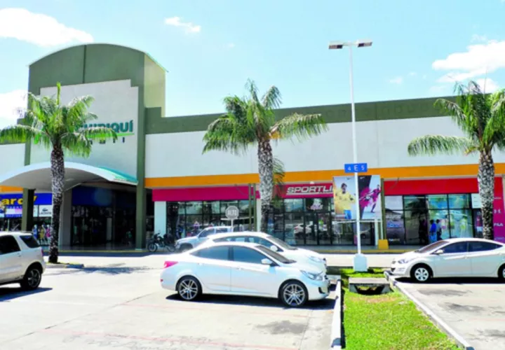 Cobro de estacionamientos en plazas comerciales. 