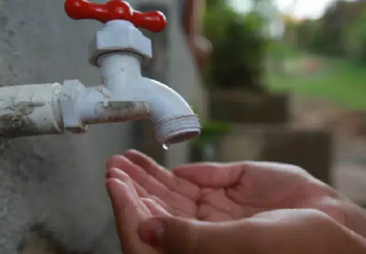Se recomendó a la población abastecerse de agua, pero de forma razonable. Foto: Panamá América
