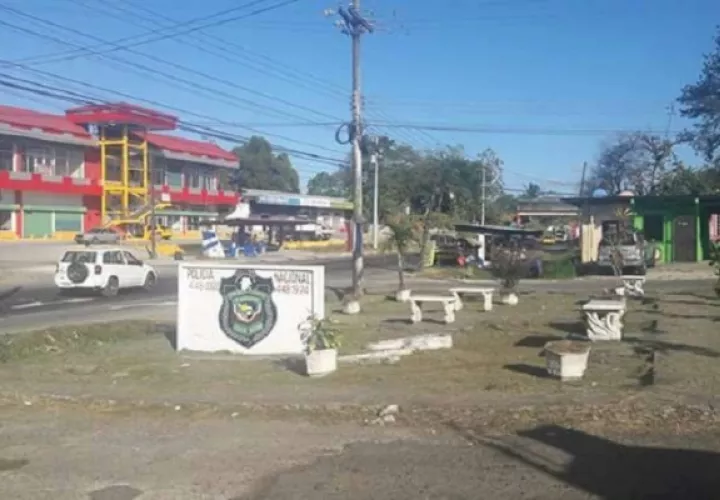 Ingresaron a la farmacia y amenazaron al dependiente. Foto/Diómedes Sánchez