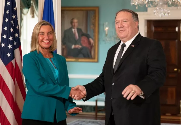 El Secretario de Estado Mike Pompeo se reúne con la Alta Representante de la Unión Europea, Federica Mogherini. FOTO/AP