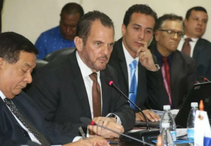 ¡Escándalo; 100 millones en planillas de presidencia y ministerios y contrato para empresa familiar de Federico Humebrt! Foto: Panamá América.