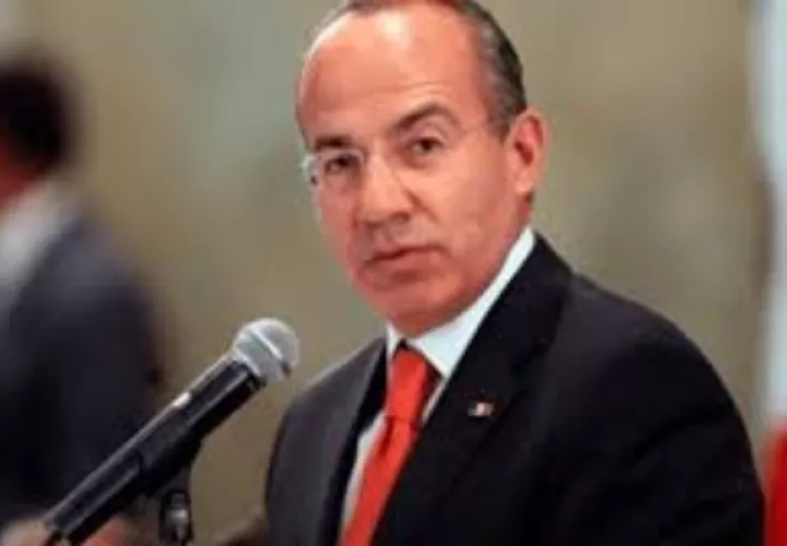 Es posible que algunos expresidentes estén en una situación de solvencia económica que no tengan ningún problema para hacerlo. No es mi caso", expuso Felipe Calderón. FOTO/EFE
