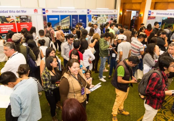 Los asistentes deben tener por lo menos un primer título universitario para aplicar a las becas. Foto de cortesía