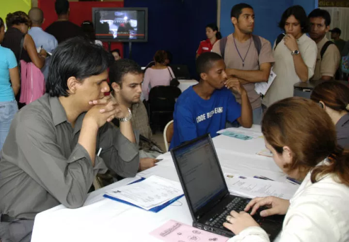 Los asalariados privados representaban el 53 por ciento del empleo en el 2013, porcentaje que cae a 47% en el 2018 (reducción de 6 puntos en 5 años)