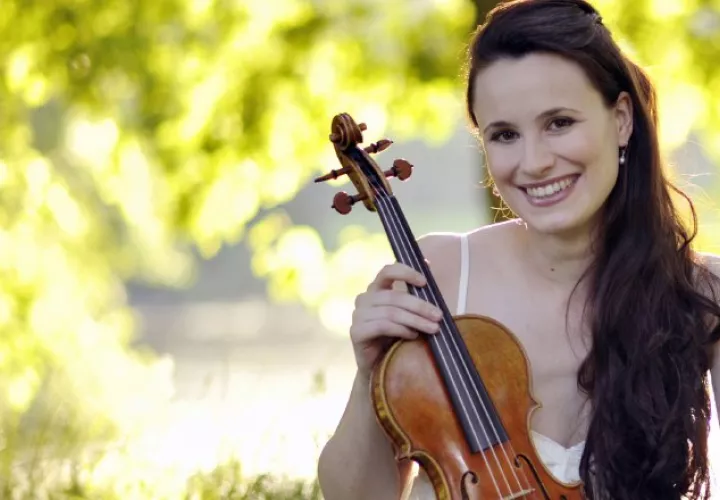 Lea Birringer (Violín, Alemania). Ofrecerá concierto el 4 de junio con Sebastien Hurtaud (Violonchelo, Francia). https://www.leabirringer.com