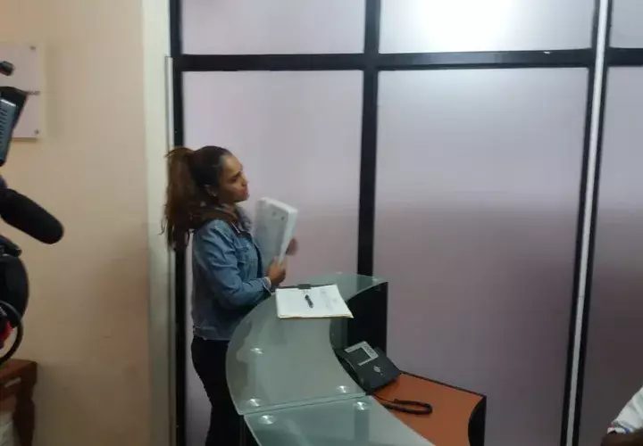 La funcionaria del juzgado quinto electoral notificó al fiscal electoral Eduardo Peñaloza.