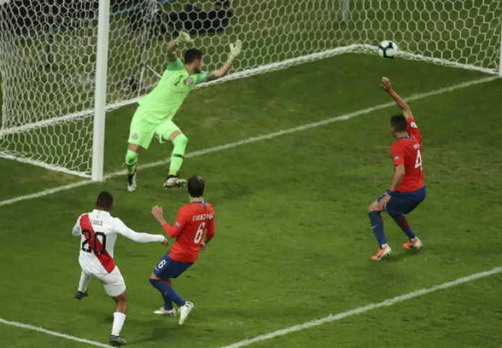 El gol de Flores Foto AP
