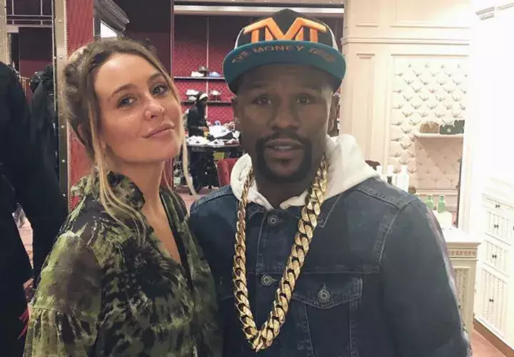 Yasmi Mendeguia junto a Floyd Mayweather Jr. Foto @yasmi_mendeguia