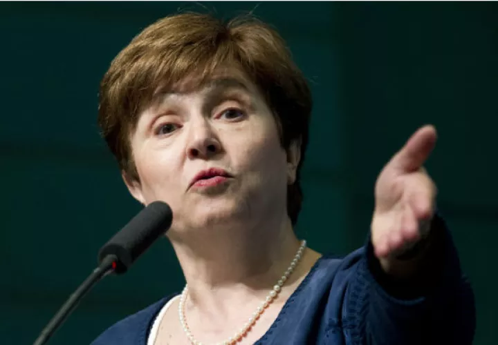Kristalina Georgieva, directora del FMI, dijo que la guerra comercial y el  impacto del brexit influyó en la desaceleración económica. AP