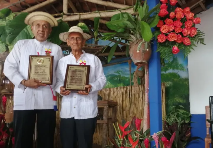 Folcloristas homenajeados. Foto: Cortesía