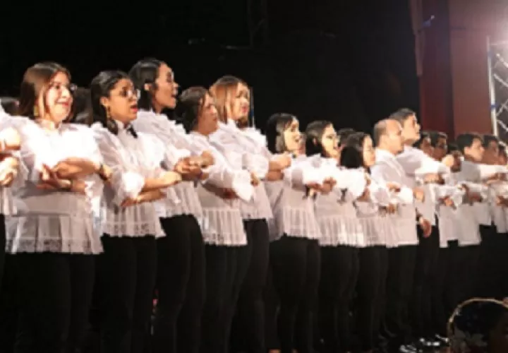 El público premió su talento musical con muchos aplausos. Foto: MiCultura