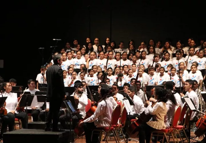 Su don para la música fue el disfrute de la audiencia durante el cierre del Tercer Campamento de Canto Coral y Práctica Orquestal. Foto: MiCultura 