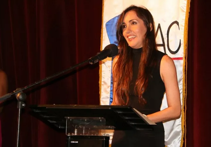 Cheri Lewis, escritora panameña,  ganadora del concurso de literatura infantil y juvenil “Carlos Francisco Changmarín' 2017, por "Vivir con alegría", forma parte de la antología "Venir a cuento. Cuentistas emergentes de Panamá (2012-2019)". Foto: Archivo.