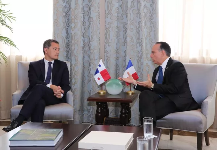El canciller Alejandro Ferrer, recibió al ministro Darmanin en una reunión de trabajo que duró casi dos horas.