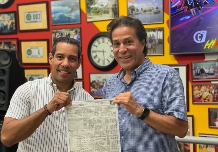Francisco "Pancho" Alemán (dcha.) se reeligió para diputado por residuo en el circuito 8-6. 